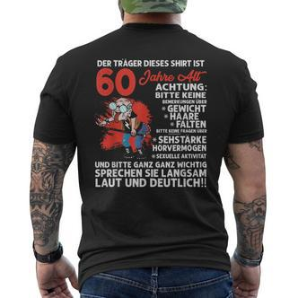 Men's With German Text Der Träger Ist 60 Jahre Alt Geschenkidee [German Language Black T-Shirt mit Rückendruck - Seseable De